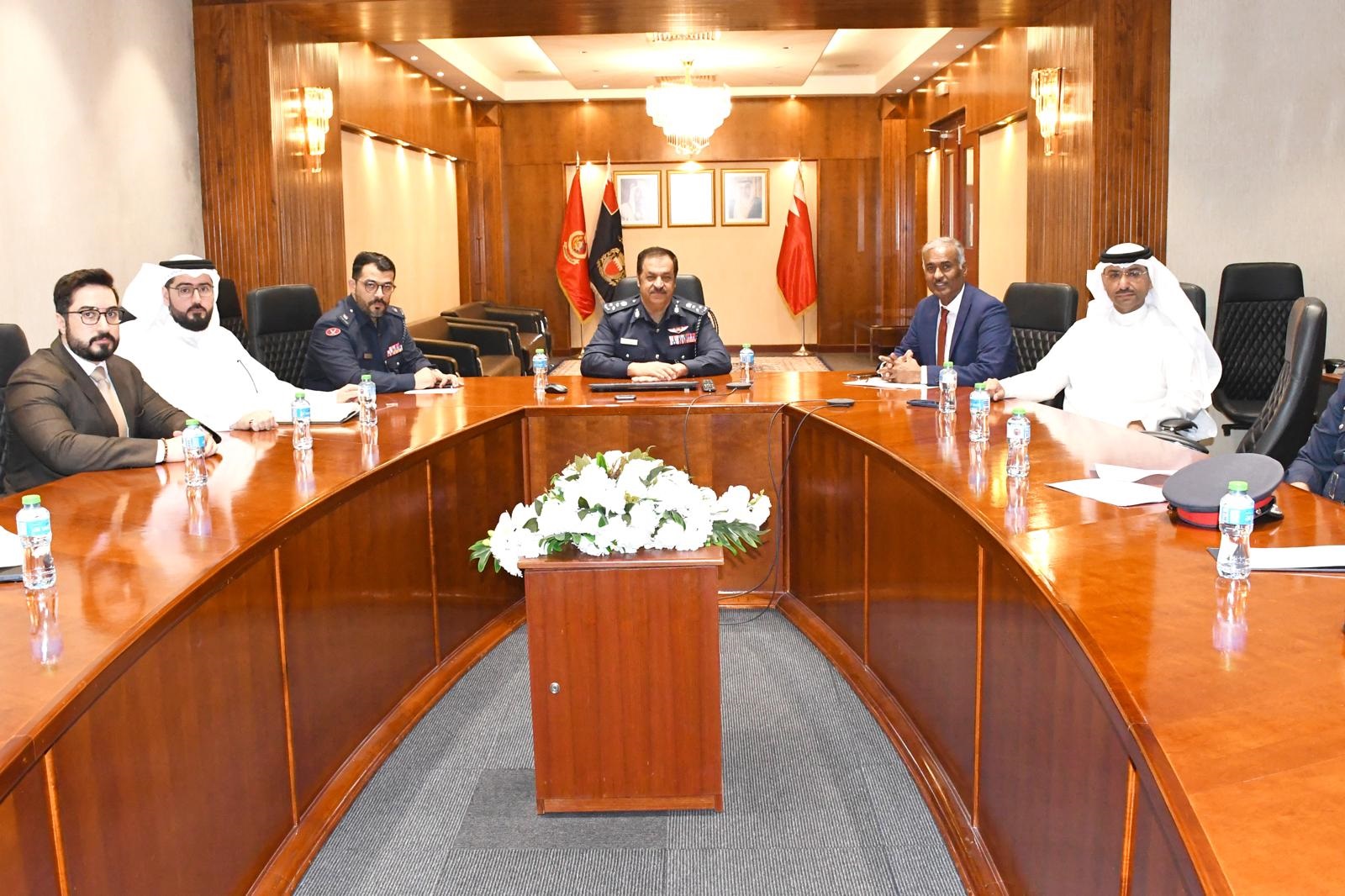 مدير عام الإدارة العامة للدفاع المدني يترأس اجتماع اللجنة المصغرة لدراسة التحديات لحالة الطقس الاستثنائية<